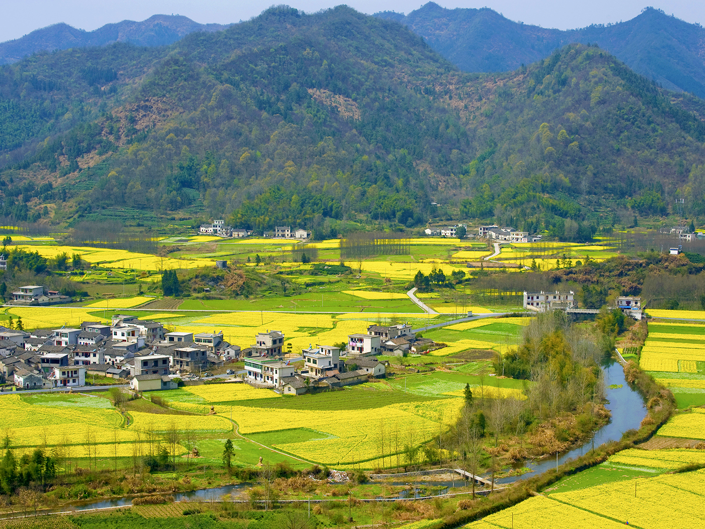 【诗画江西】庐山三叠泉瀑布/最美乡村婺源篁岭古村/仙境三清山/千年瓷都景德镇高铁纯玩5日游【丹山碧水龙虎山/英雄城南昌】