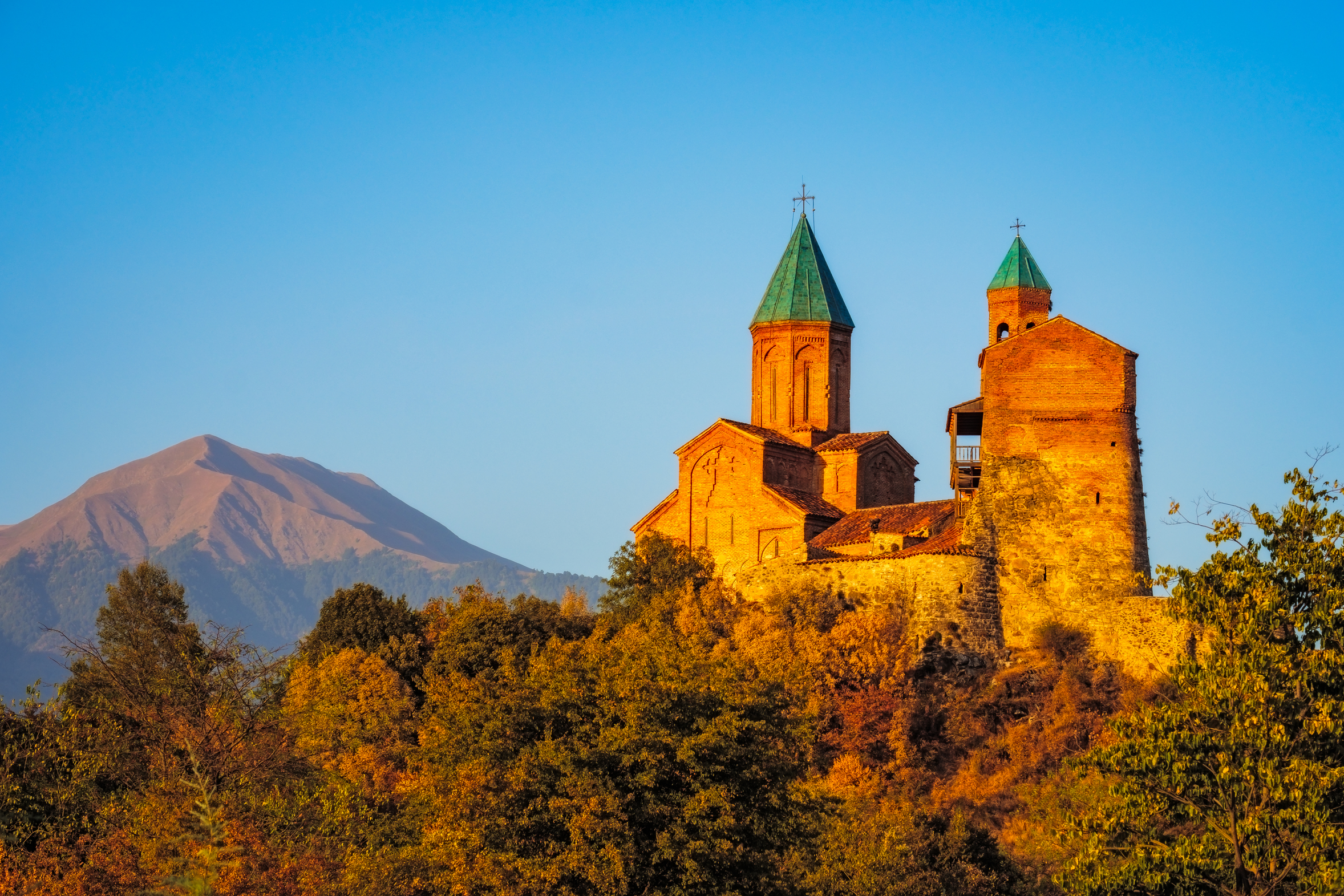 【中东非】阿塞拜疆+亚美尼亚+格鲁吉亚+巴林12日10晚【希尔万沙宫殿|戈布斯坦岩石艺术遗址|姆茨赫塔古城|巴格拉特大教堂】