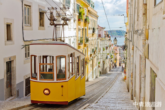 【睿游欧洲】葡萄牙一地深度浪漫文化探索10日游【杜罗河谷/贝纳吉尔海滩洞穴/辛特拉佩纳宫/阿维罗小镇摩里西罗运河游船】