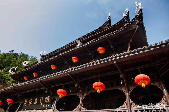 【湖北】环游湖北全景双卧10天【黄鹤楼、襄阳、武当山、神农架、地心谷、恩施大峡谷、清江、女儿城、三峡、荆州古城】