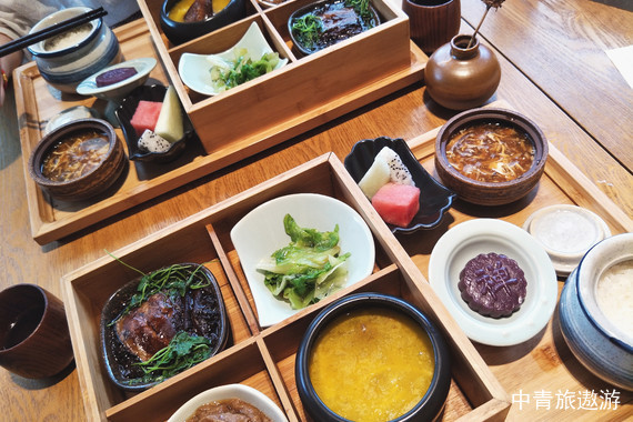 东方盐湖城 山居酒店主题房+门票2日游【赠盐湖城门票2张 功夫喜剧门票2张 景区观光车无限次乘坐+24小时山镇体验活动】