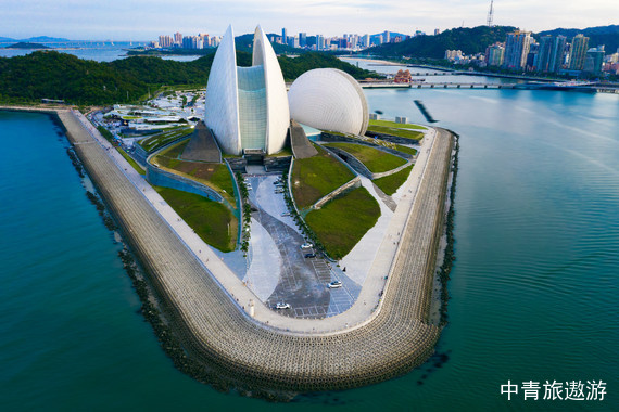 珠海双飞6日游【黄大仙祠+西九文化区+浅水湾+太平山+星光大道】珠海进出，优质导游服务丨保证服务质量丨让您旅途更舒心；