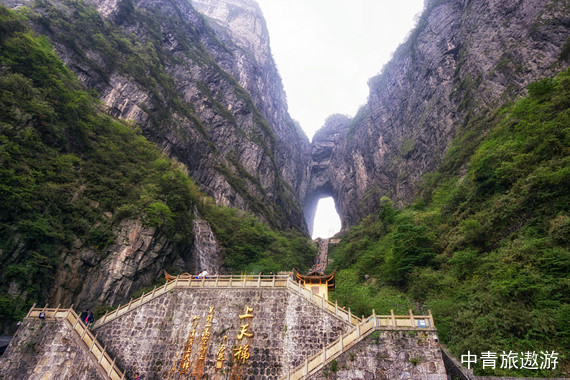 【湖南】鉑爾曼假期雙飛6天【張家界/長沙/韶山/芙蓉鎮(zhèn)/黃龍洞/鳳凰七重水幕燈光秀/千古情貴賓席】