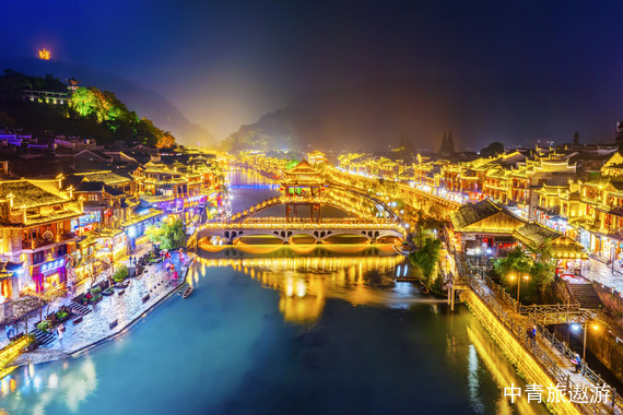 【湖南】长沙张家界凤凰古城6日游【韶山+凤凰古城+宝峰湖+张家界森林公园+天门山+魅力湘西+土司城】