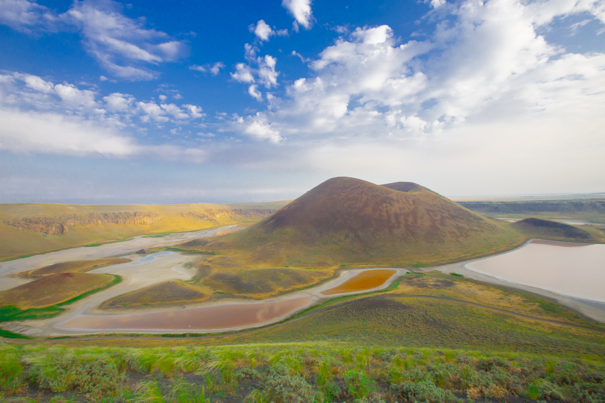 【内蒙古】呼和浩特+乌兰察布+达拉特旗+高铁往返5日【辉腾锡勒草原+乌兰哈达火山+5A响沙湾】