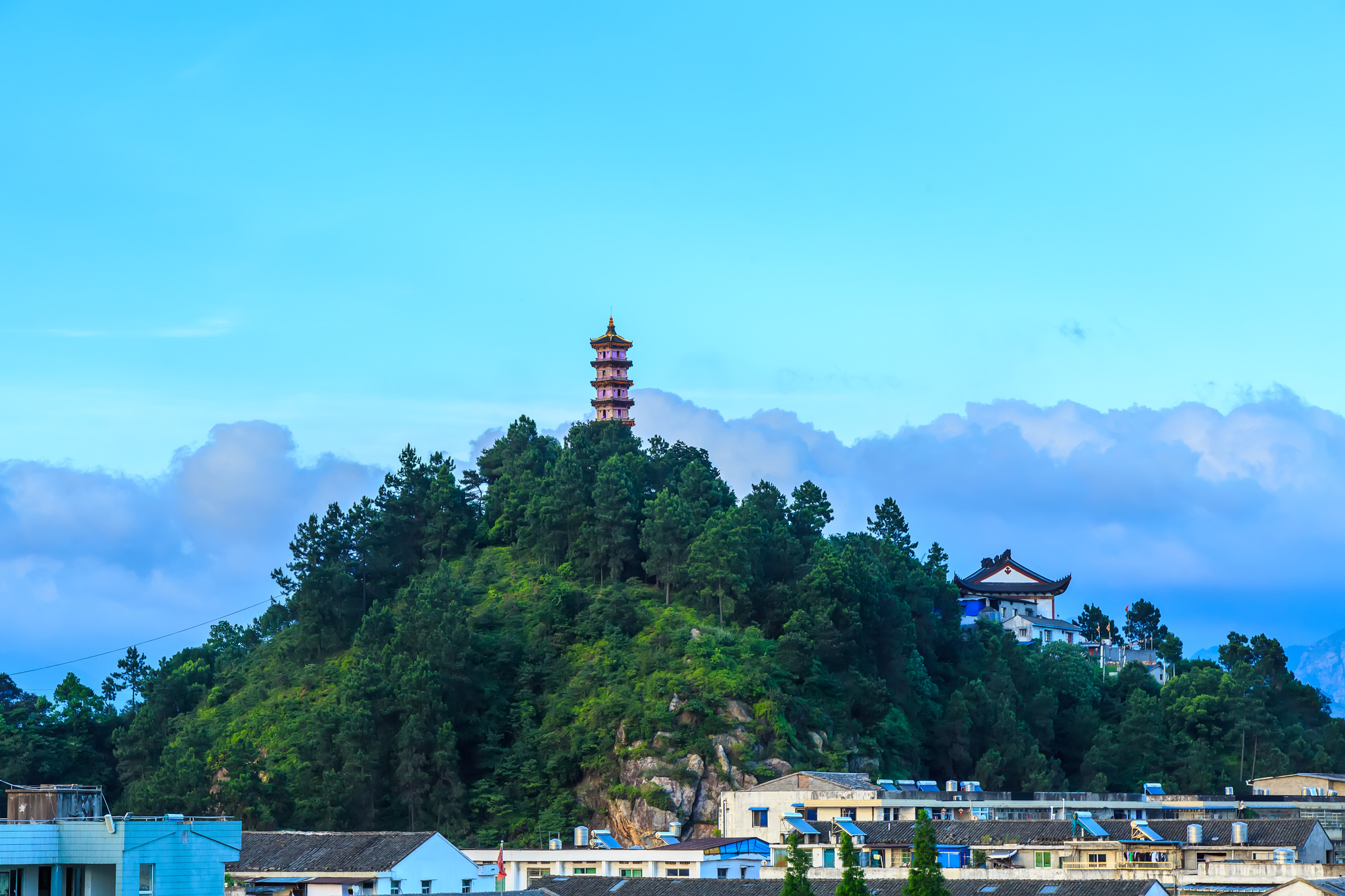 【浙江】温州+文成+雁荡山+台州+丽水双飞6日【百丈漈+神仙居+朱潭山+小赤壁+倪翁洞+洞头岛+望海楼】安排2晚三钻酒店，升级3晚四钻酒店。