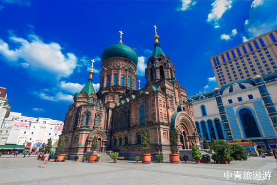 哈尔滨双高5日游【横道河子小镇、镜泊湖、雪乡、东北大秧歌、冰雪大世界、梦幻家园、东北二人转、亚布力滑雪、索菲亚教堂、俄罗斯小镇】哈尔滨进出